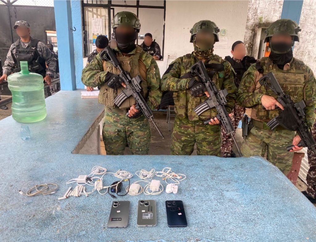 Ejército Ecuatoriano ejecuta requisa en cárcel de Los Ríos