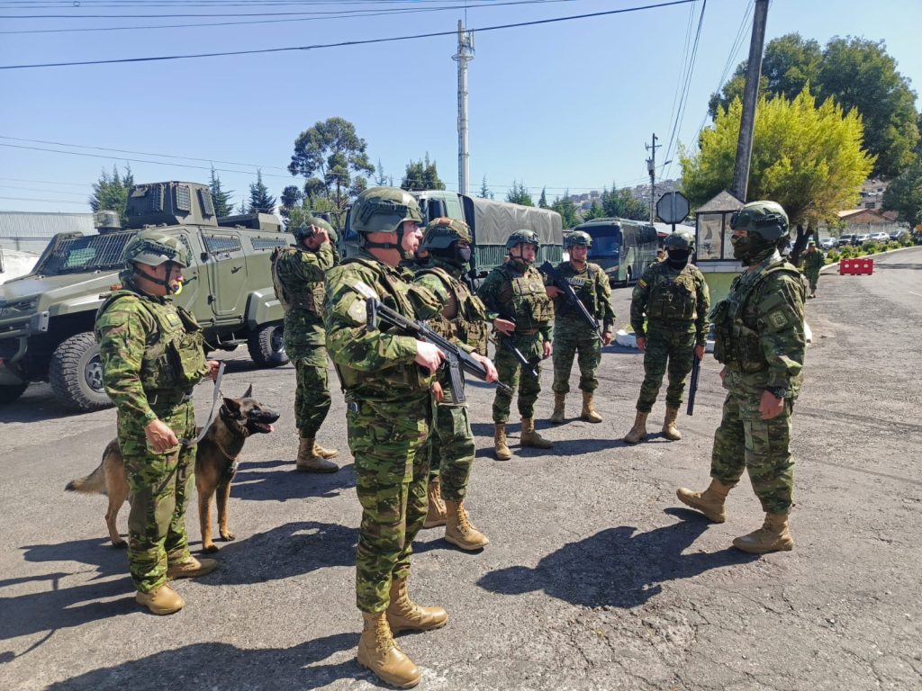 Militares refuerzan operativos en Quito
