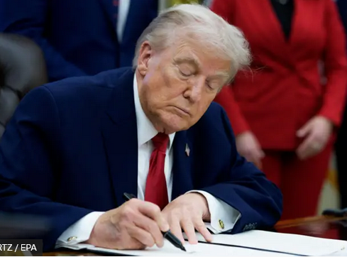 Trump amenaza con aranceles a países que suministren petróleo a Cuba