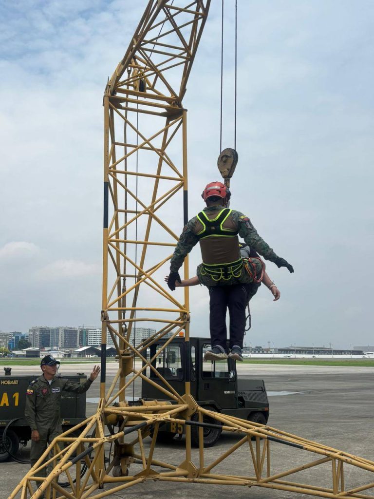 Ala de Combate N.° 22 fortalece su capacidad operativa con ejercicios de rescate en Guayas