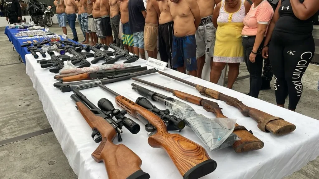 40 detenidos y armas incautadas en operativo Apolo 8