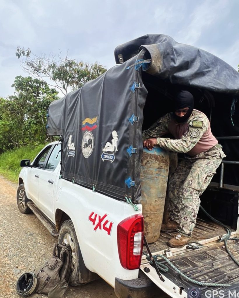 Armada del Ecuador incauta 275 galones de combustible en Mataje