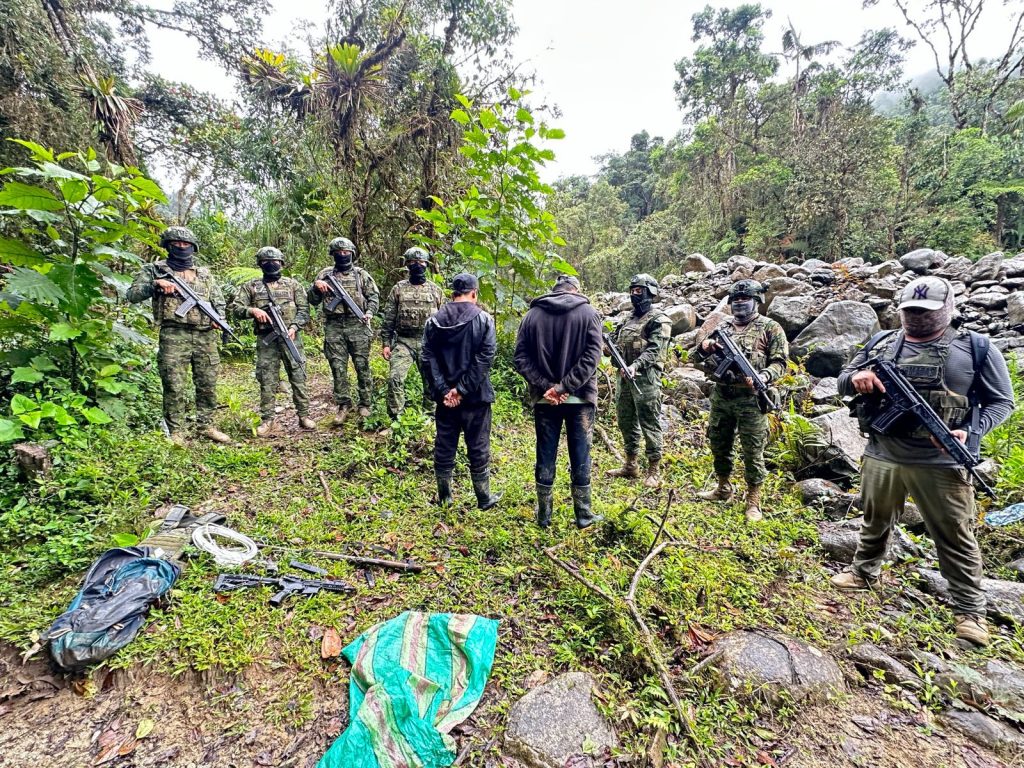 Militares decomisan armamento en Zamora Chinchipe