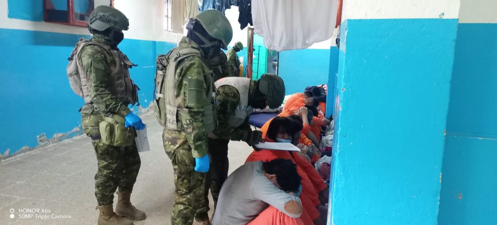 Militares requisan  cárcel de Loja