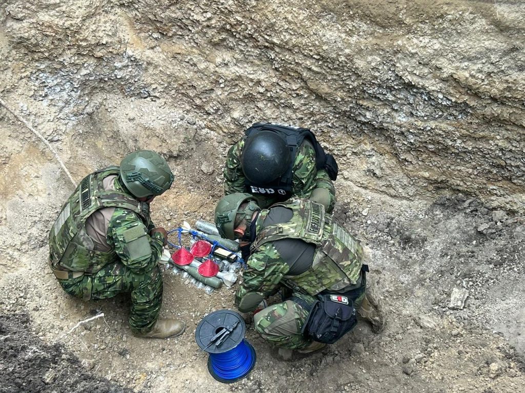 FF.AA. destruye material explosivo en Manabí