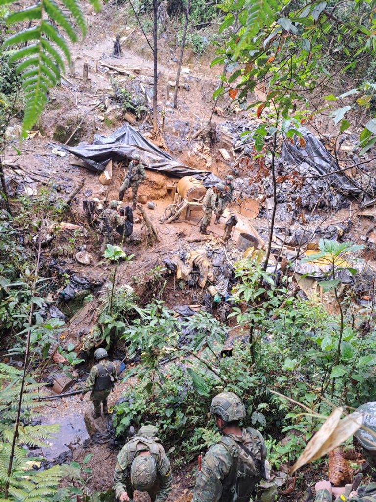 Militares neutralizan la minería ilegal en Imbabura