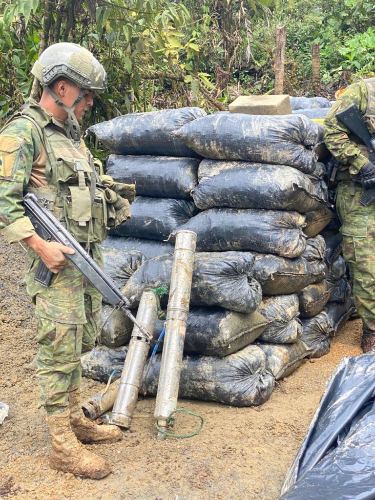 Militares inhabilitan minería ilegal en Imbabura