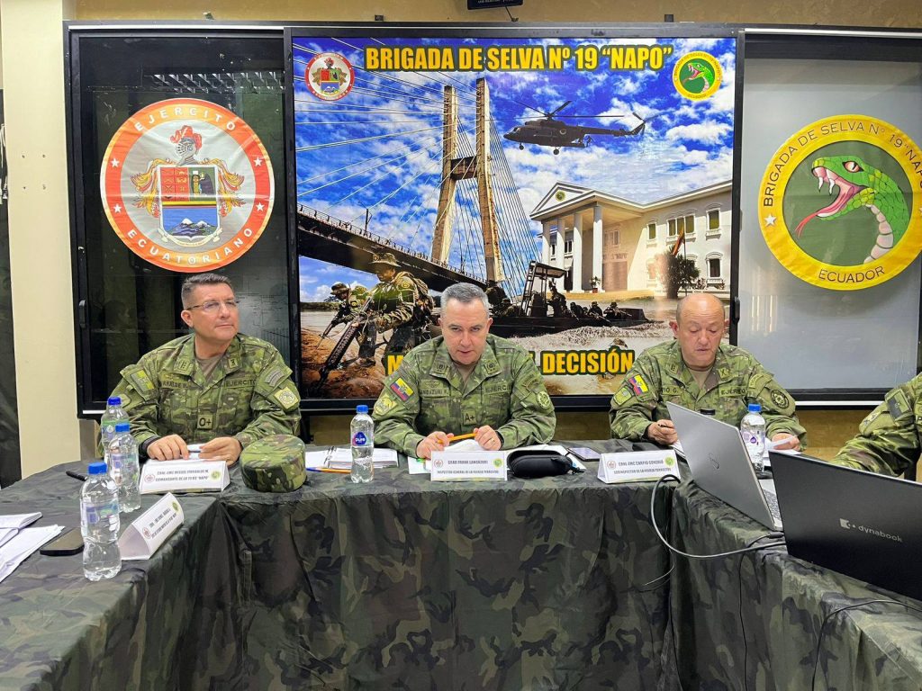 Autoridades del Ejército evalúan el cumplimiento de leyes