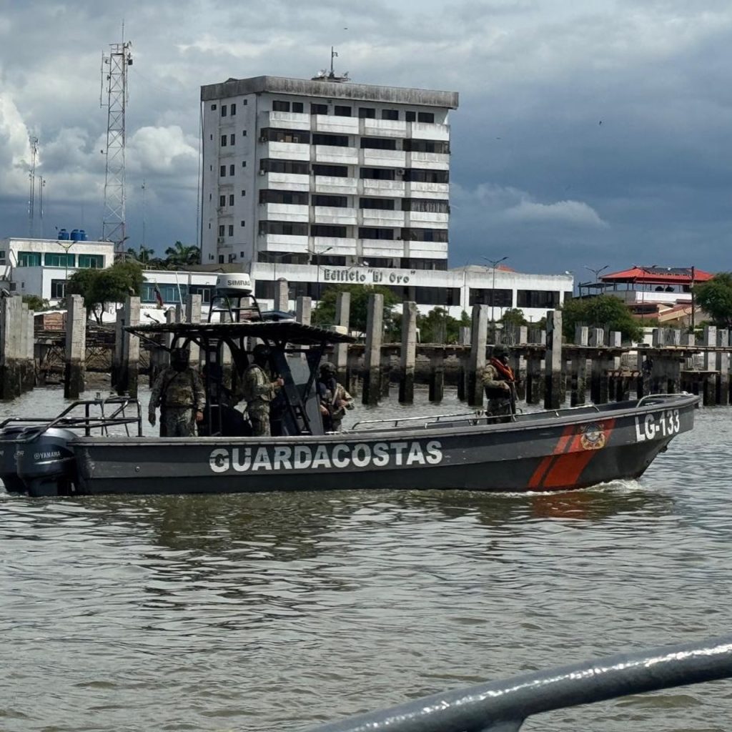 Operaciones navales garantizan la seguridad durante “Puerto Bolívar Activo”