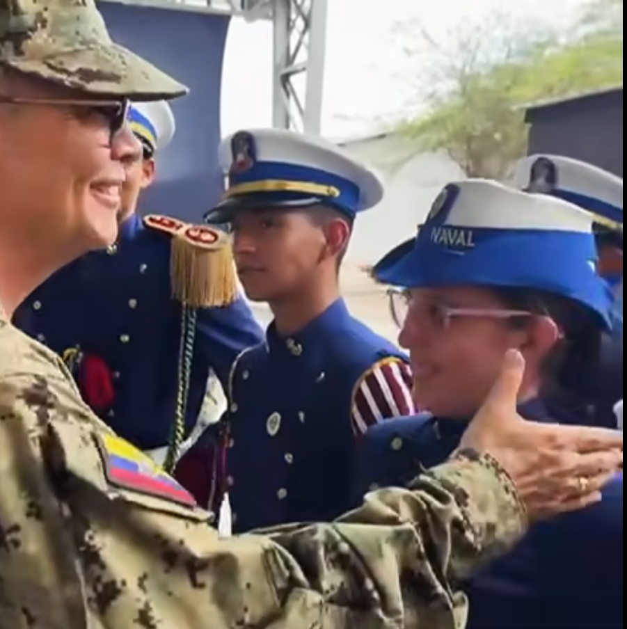 Compromiso con la educación y el liderazgo en el Liceo Naval de Galápagos