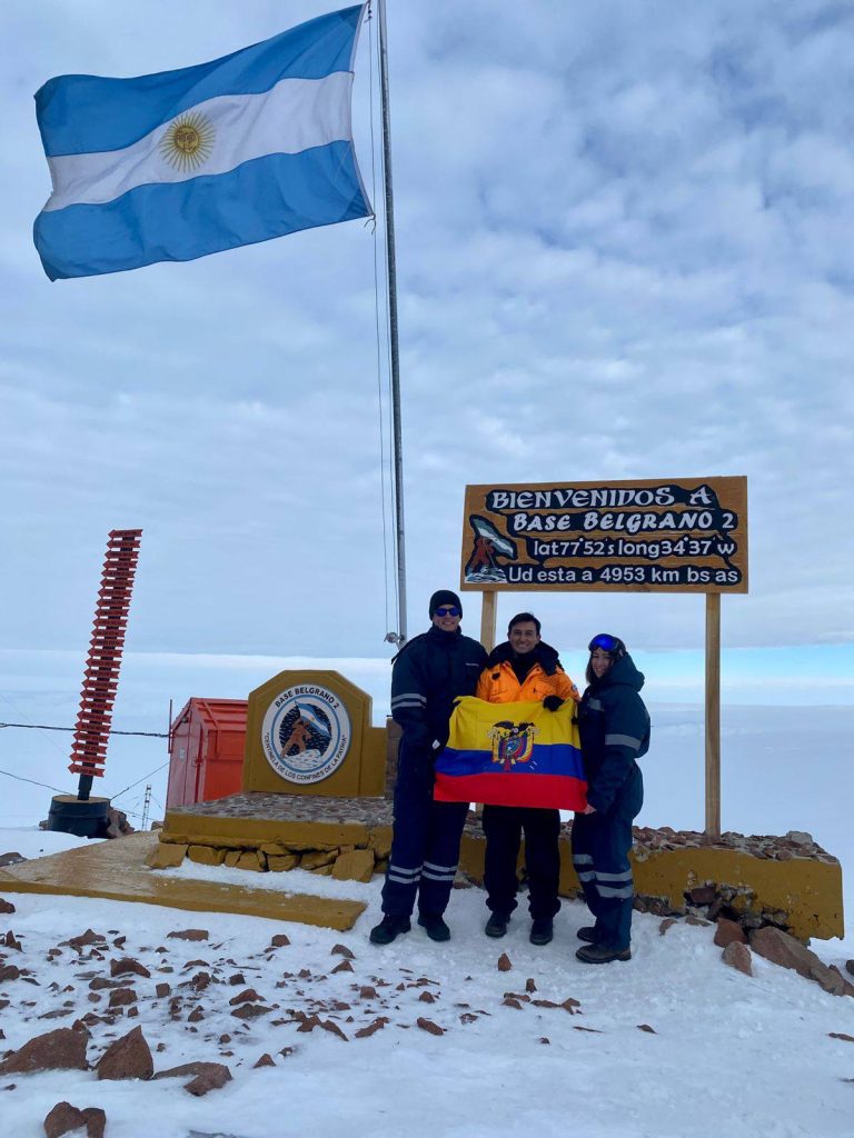 Teniente de Navío ecuatoriano se integra a navegación polar en el ARA Almirante Irízar