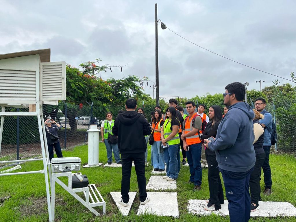 INOCAR recibió visita académica de estudiantes de Ingeniería Ambiental