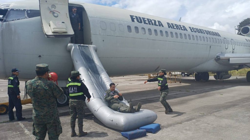 Ala de Transportes N.° 11 culminó la I Semana de Seguridad 2026 en Latacunga