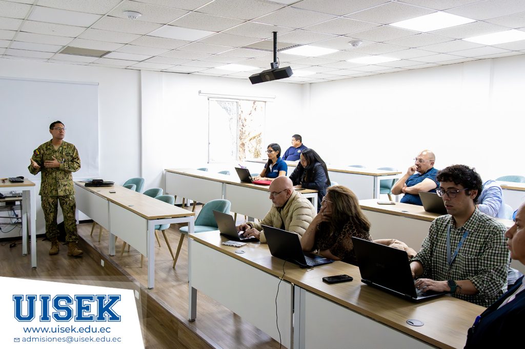 UISEK impulsa la investigación polar junto a INOCAR rumbo a la Expedición Antártica 2027