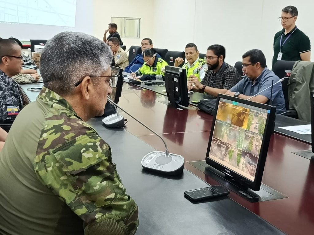 Autoridades vigilan el cumplimiento del toque de queda en El Oro