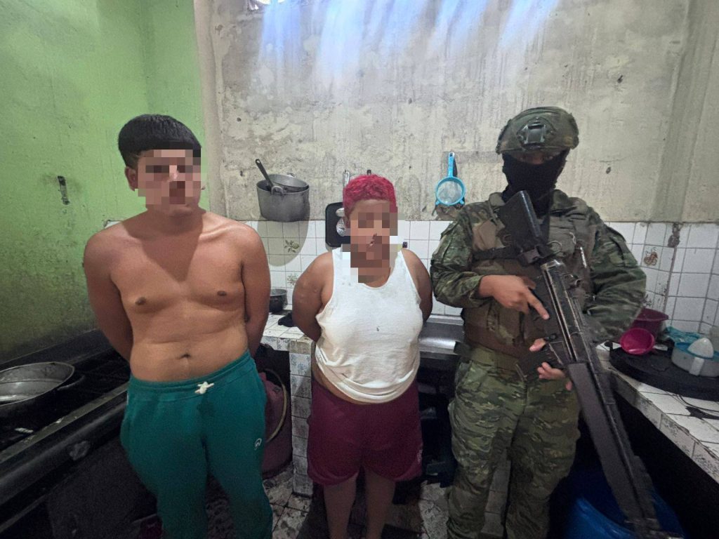 Militares aprehenden a sujetos con droga en Quevedo