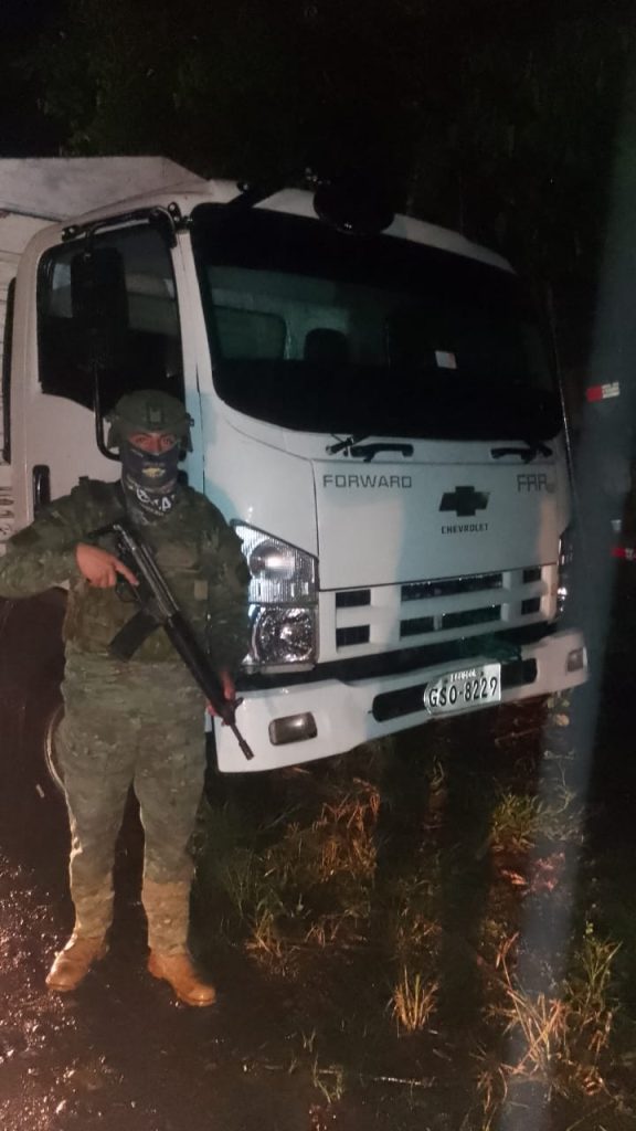 Militares decomisan camiones con combustible robado