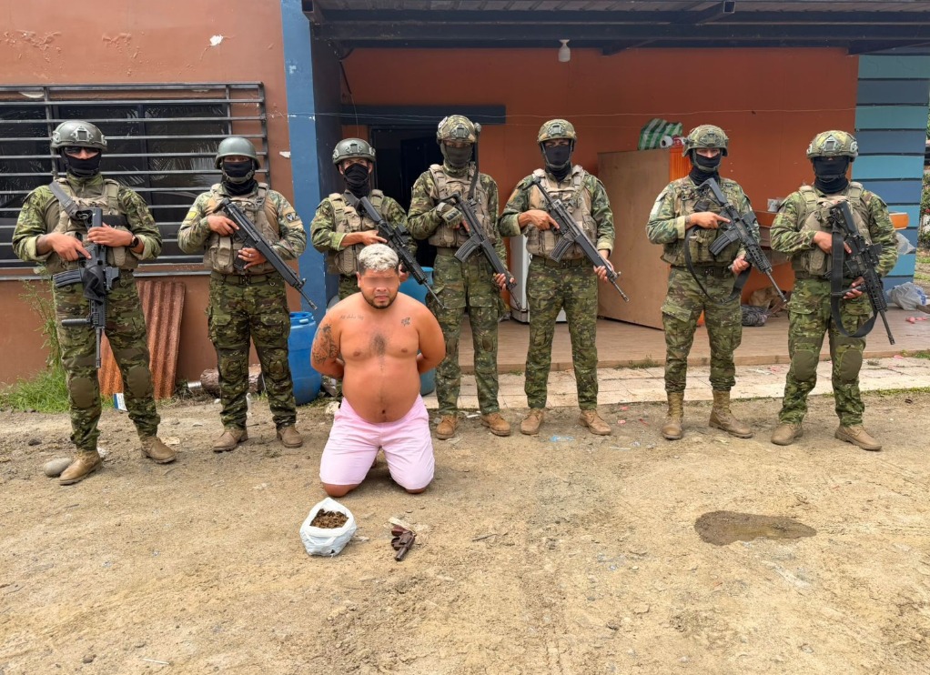 Sujeto con arma es detenido en Chone