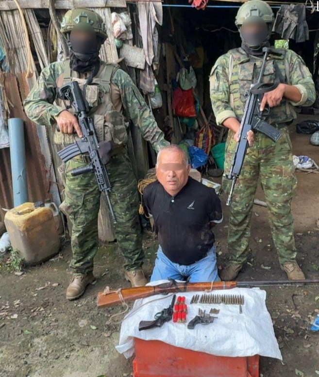 Militares decomisan armas en Rocafuerte