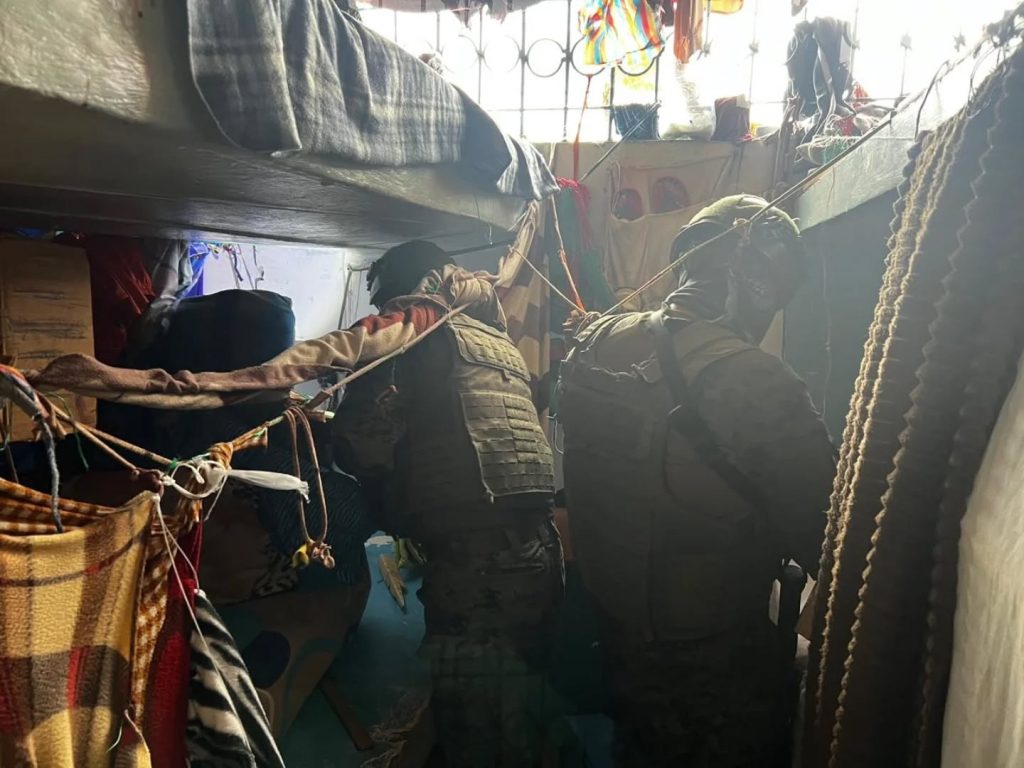 Objetos prohibidos son decomisados durante requisa en cárcel de Napo