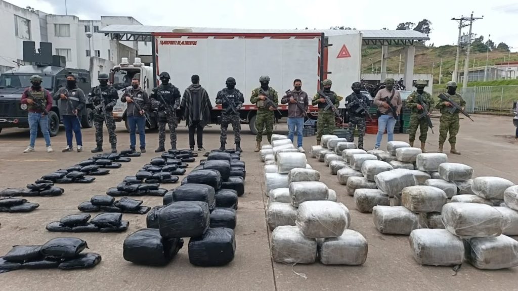 Militares decomisan más de 530 kg de sustancias ilícitas en Carchi