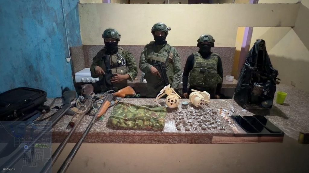 Fuerzas Armadas decomisan armas en Balao