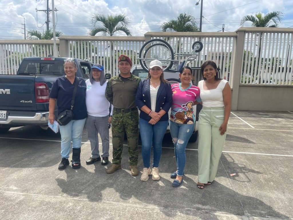 FF.AA. brinda jornada médica en Quevedo
