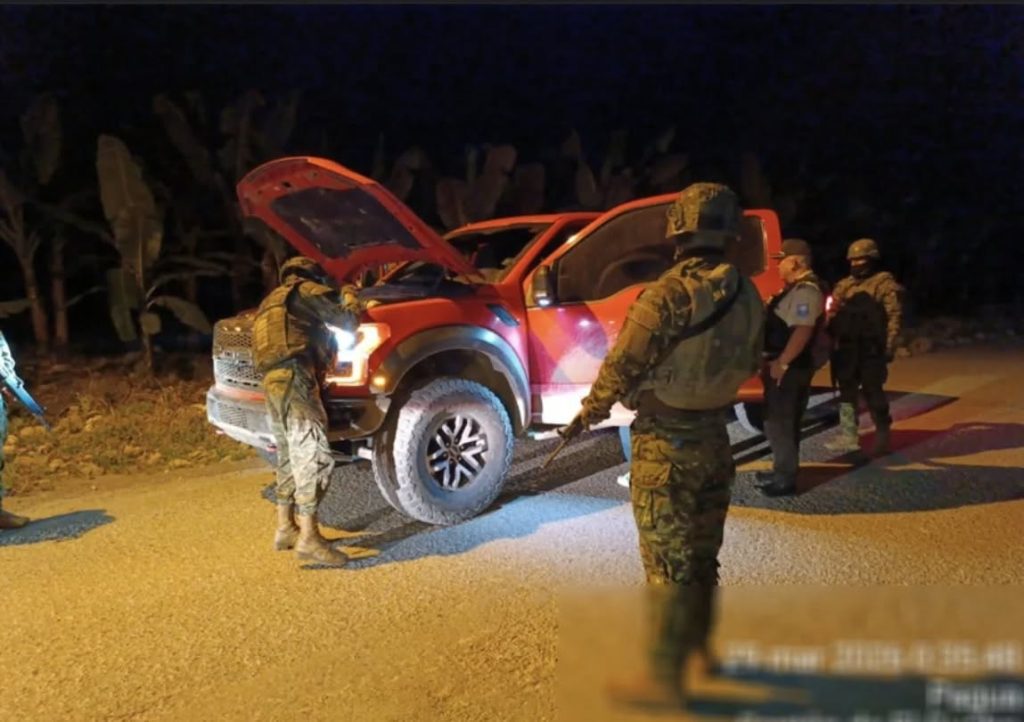 Dos aprehendidos y más de USD 52.000 incautados en operativo militar en El Guabo