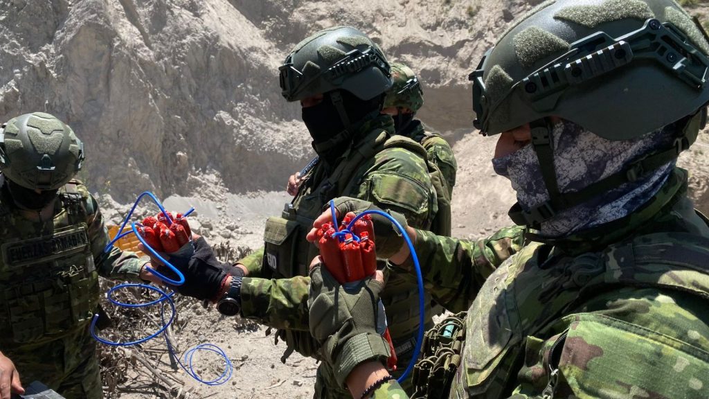 FF.AA. combaten la minería ilegal en Tungurahua