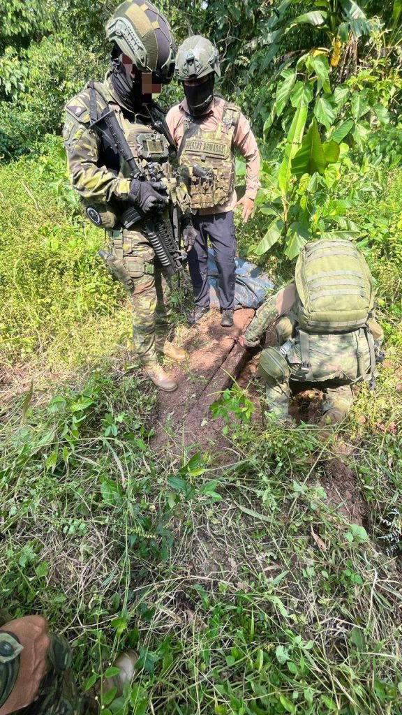 Militares destruyen puntos logísticos irregulares