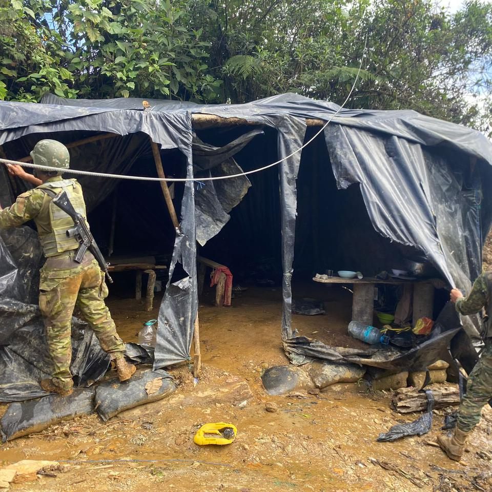 Fuerzas Armadas destruye campamento de minería ilegal en Buenos Aires