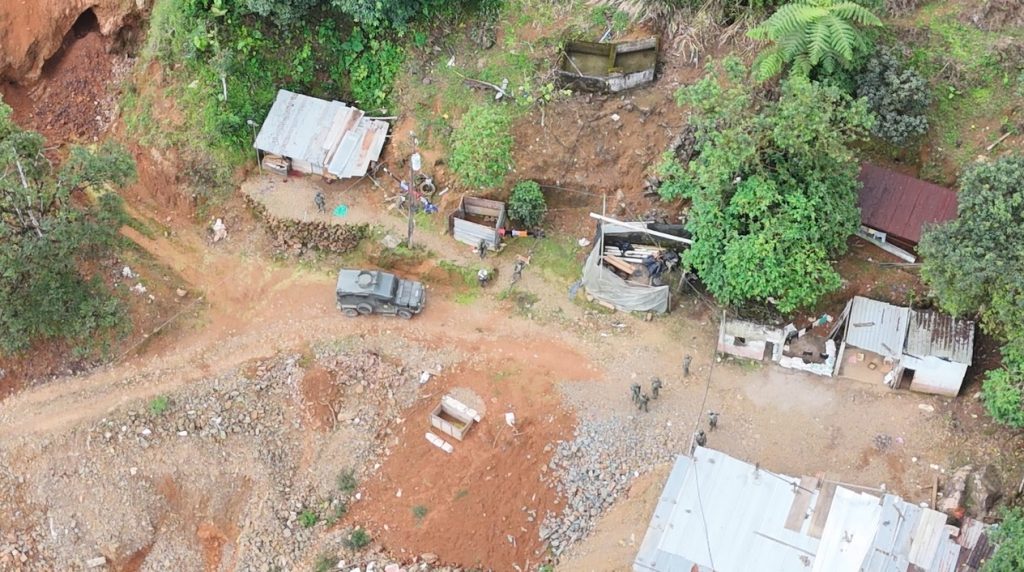 Fuerzas Armadas combate la minería ilegal en Camilo Ponce Enríquez