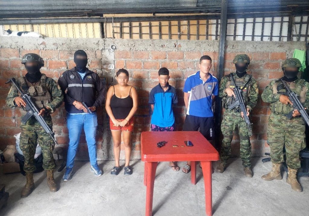 Militares aprehenden a presuntos integrantes de Los Lobos