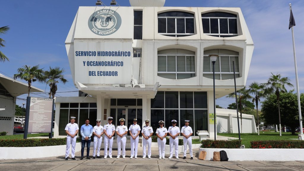Fuerzas Armadas del Ecuador lideran cooperación científica antártica