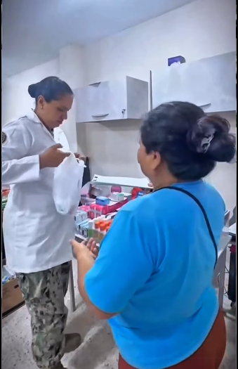 Armada del Ecuador realiza acción social en Charapotó