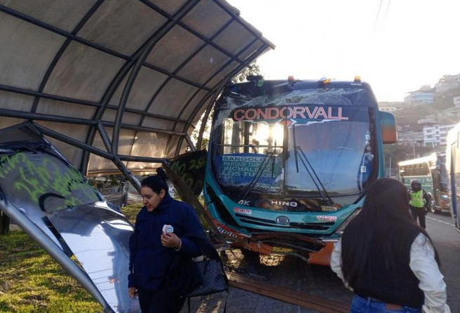 Choque múltiple provoca fuerte congestión en la Autopista General Rumiñahui