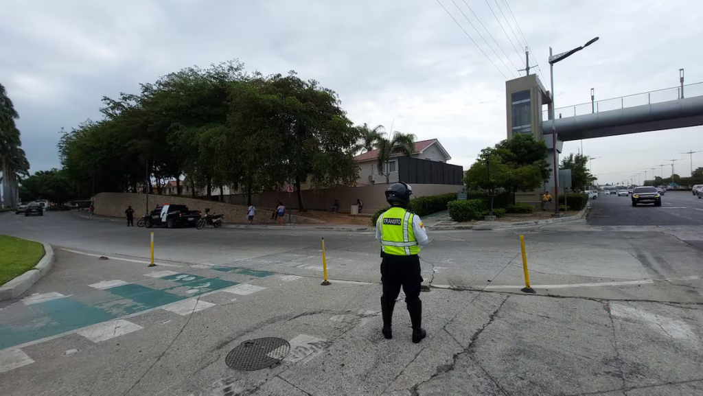 Operativos policiales en Samborondón y Mocolí