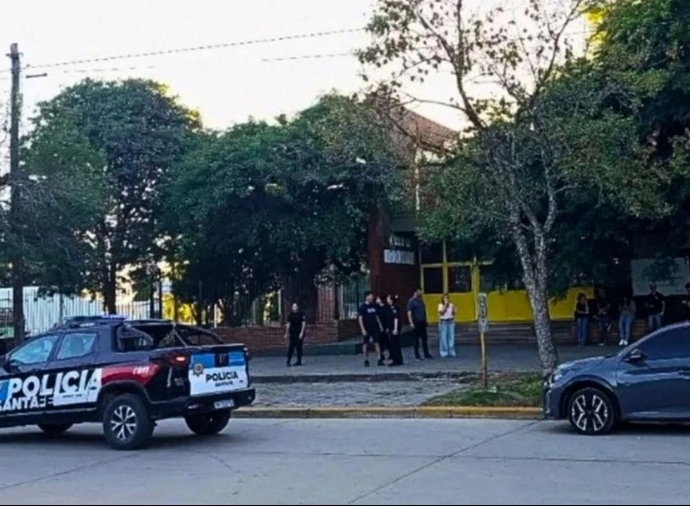 Alumno asesina a un compañero e hiere a otros en tiroteo dentro de un colegio en Argentina