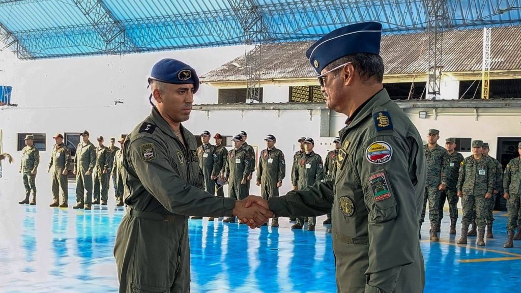 Reconocimiento al compromiso y excelencia en la formación aeronáutica militar