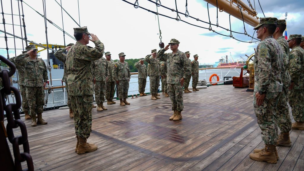 Liderazgo naval rumbo a una nueva travesía de instrucción