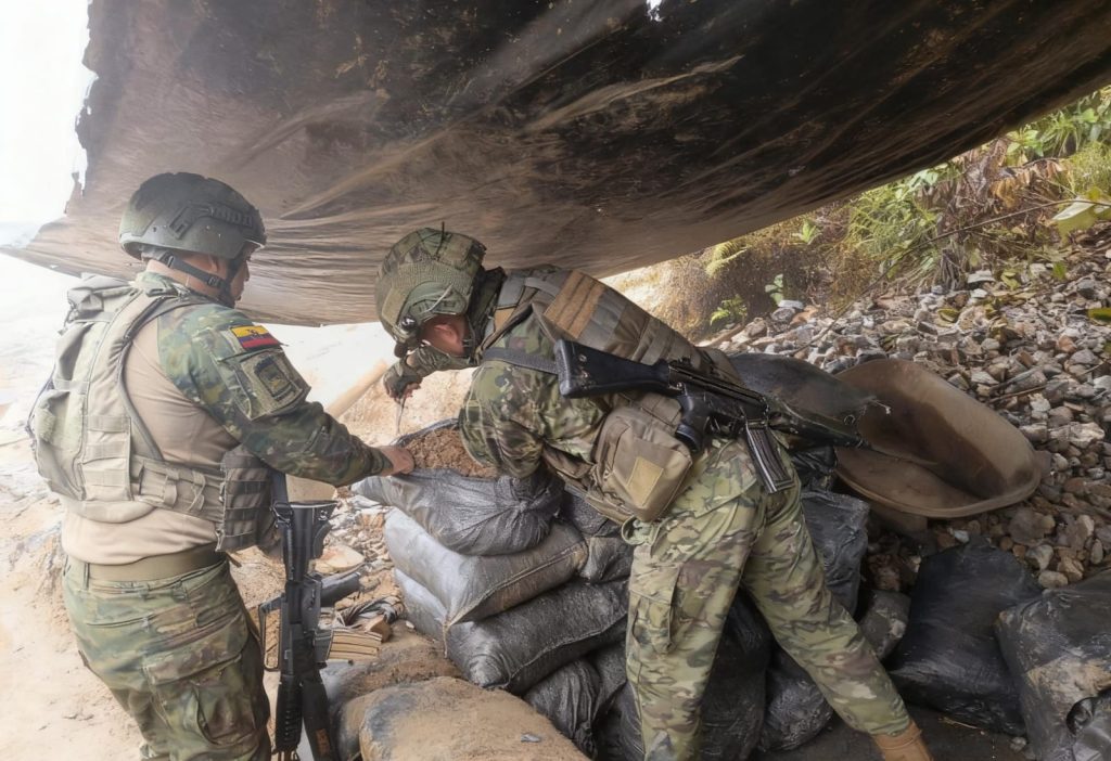 Ejército Ecuatoriano golpea la minería ilegal en Imbabura