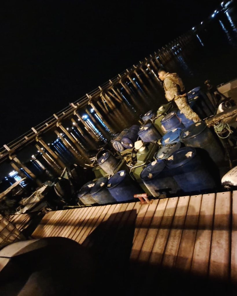 Operativo militar incauta más de 1.300 galones de combustible en Esmeraldas