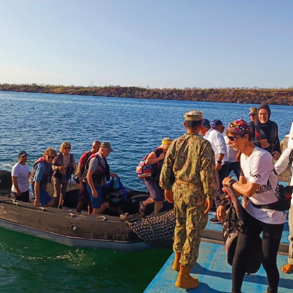 Evacuadas 21 personas tras incidente de yate en Galápagos
