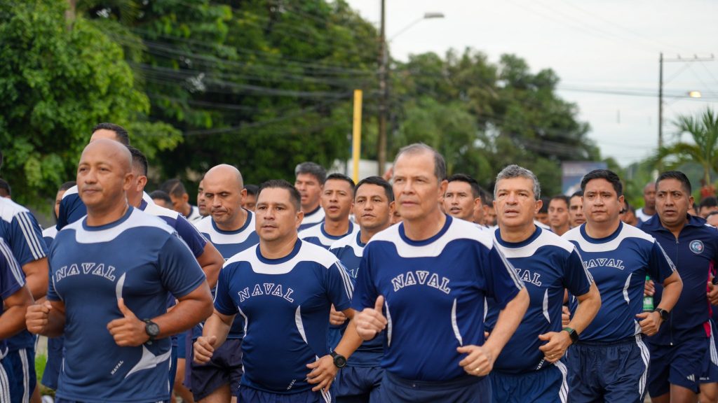 Espíritu Naval en movimiento: deporte, unidad y fortaleza
