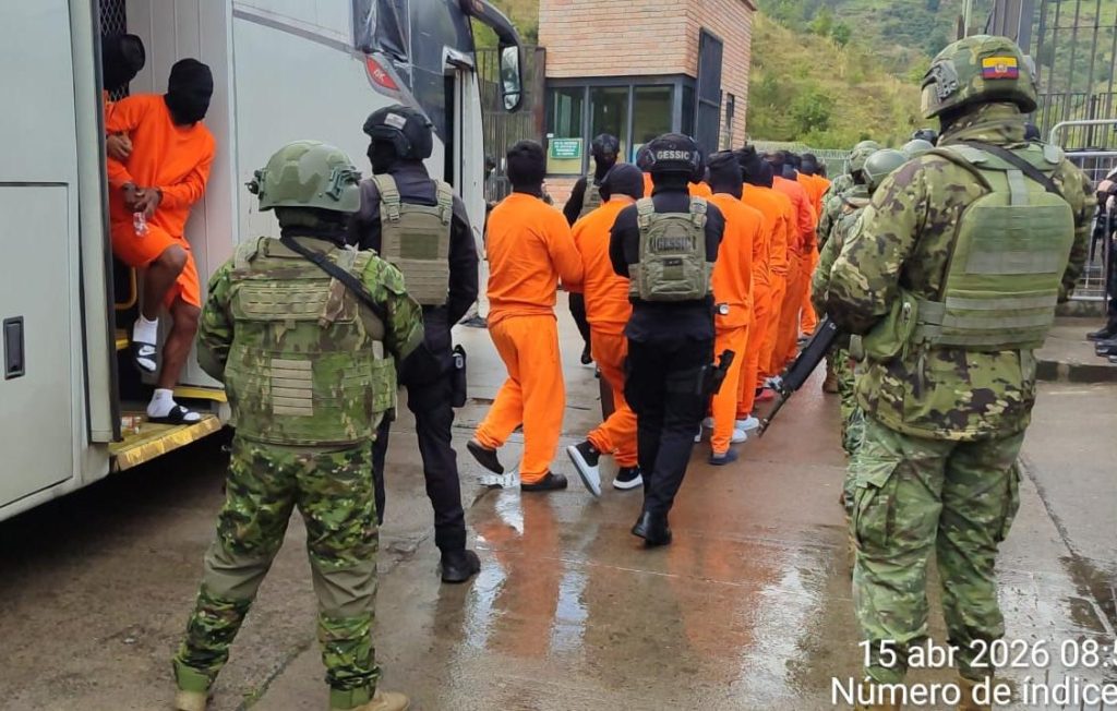 Megaoperativo militar garantiza traslado seguro de 300 reos hacia Cuenca
