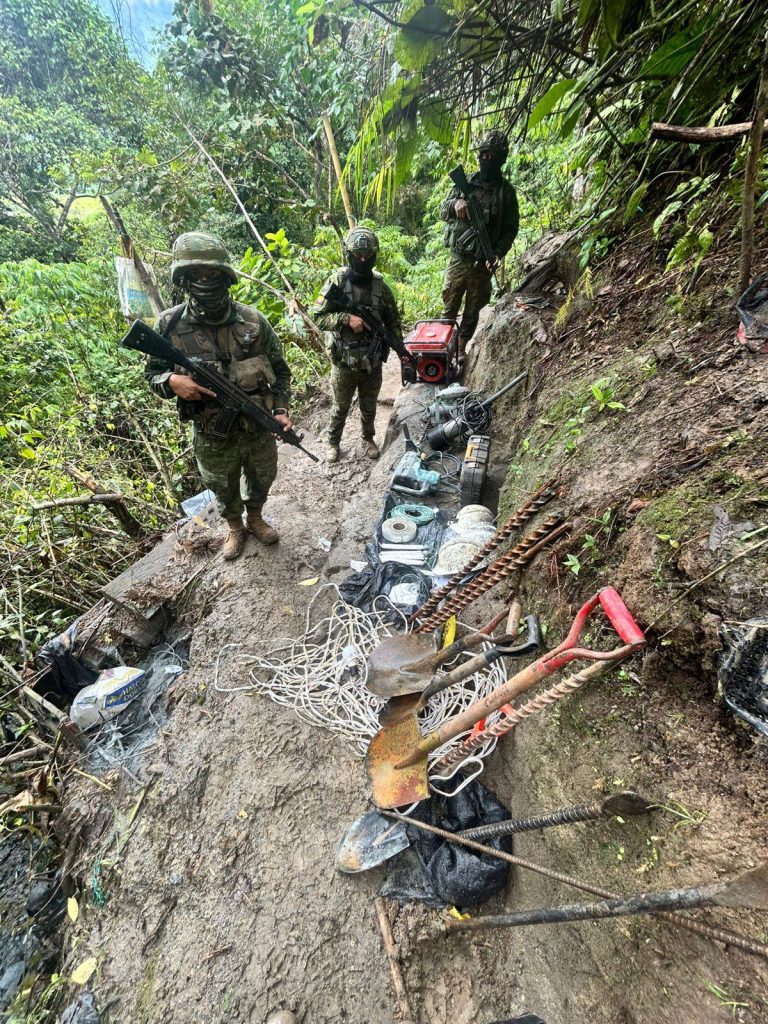 FF. AA. intensifican operativos contra la minería ilegal en Imbabura