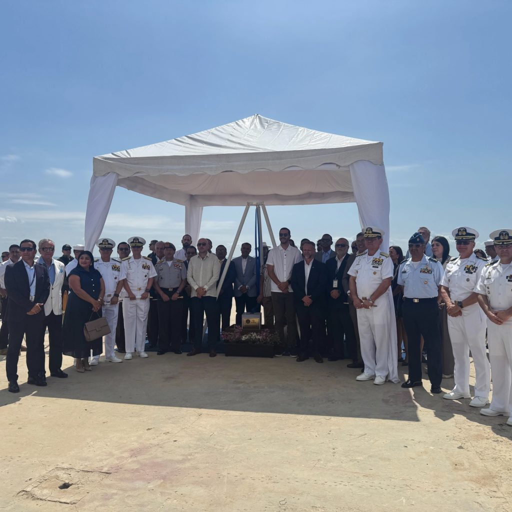 FF. AA. y la Empresa Privada colocan la primera piedra del muelle de la Estación Naval de Posorja