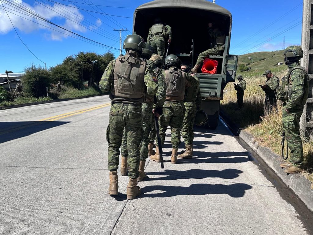 Militares ejecutan operación Camex en Cañar