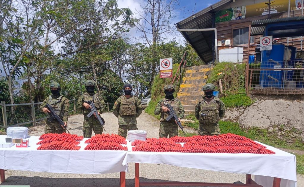 FF. AA. decomisan material explosivo en Zamora Chinchipe