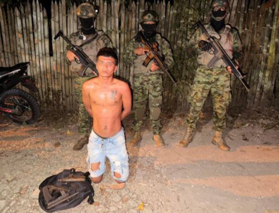 Militares detienen a un ciudadano con armamento de uso restringido en Pedernales